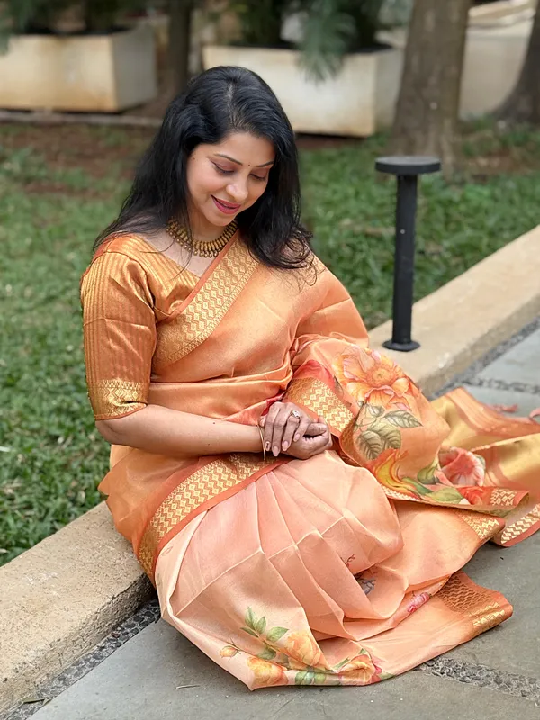 Soft_Tissue_Silk_sarees_with_Beautiful_Digital_Print_With_Attractive_Border_&_Rich_Pallu_With_Sequence_And_Contrast_Print_Blouse_With_Tassels