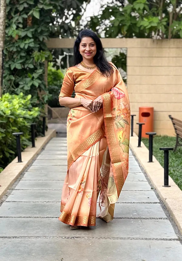 Soft_Tissue_Silk_sarees_with_Beautiful_Digital_Print_With_Attractive_Border_&_Rich_Pallu_With_Sequence_And_Contrast_Print_Blouse_With_Tassels