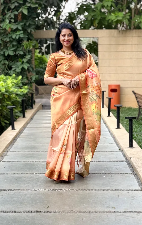 Soft_Tissue_Silk_sarees_with_Beautiful_Digital_Print_With_Attractive_Border_&_Rich_Pallu_With_Sequence_And_Contrast_Print_Blouse_With_Tassels