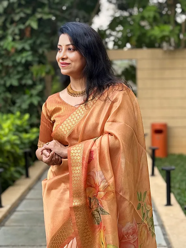 Soft_Tissue_Silk_sarees_with_Beautiful_Digital_Print_With_Attractive_Border_&_Rich_Pallu_With_Sequence_And_Contrast_Print_Blouse_With_Tassels