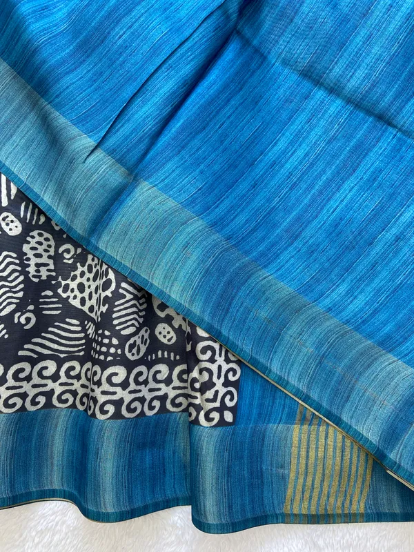 Deepali_Blue_–_Row_of_Lamps_Diwali_Special_|_Soft_Tussar_Silk_Saree_with_Print,_Border_&_Contrast_Print_Blouse_with_Tassels