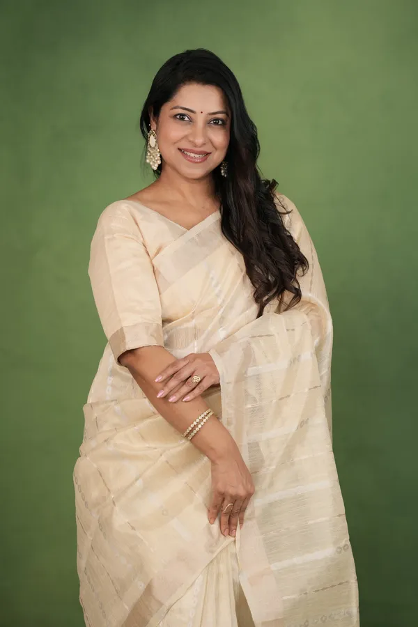 Soft_Linen_Cotton_Silk_sarees_with_Beautiful_Weaving__Zari_Butti_Design_With_Attractive_Border_&_Rich_Pallu__And_Running__Plain_Blouse_With_Tassels