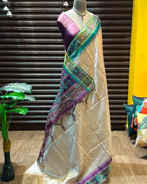 Soft_Tussar_Silk_sarees_with_Beautiful_Print_With_Attractive_Border_And_Contrast_Print_Blouse_With_Tassels
