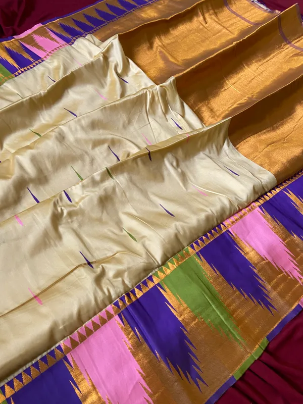 Premium_Soft_Paithani_Silk_sarees_With_Beautiful_Weaving_Pattern_With_Attractive_Rich_Pallu_And_Border_And_Weaving_Blouse_With_Tassels