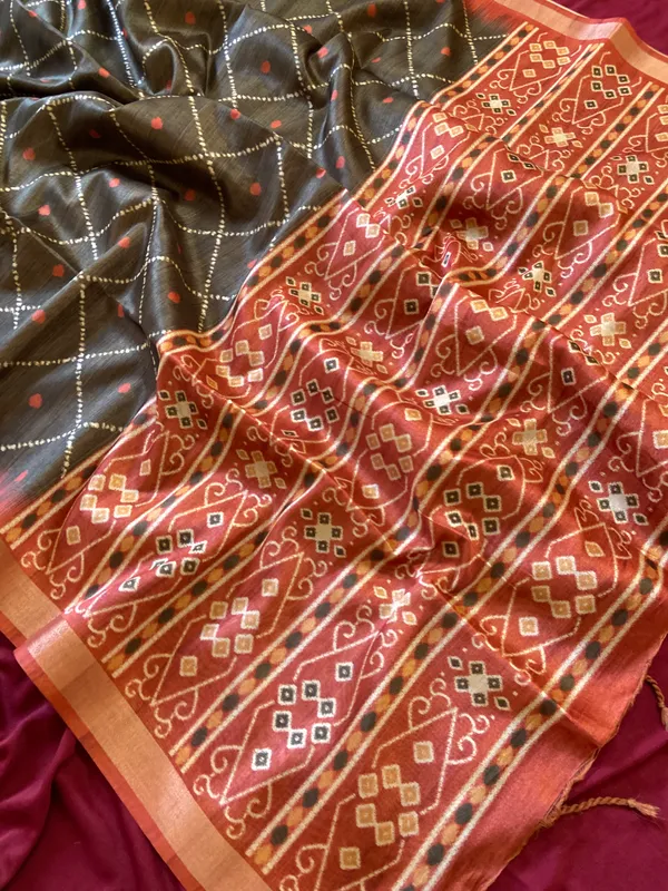 Soft_Tussar_Silk_sarees_with_Beautiful_Digital_Print_With_Attractive_Border_And_Contrast_Print_Blouse_With_Tassels