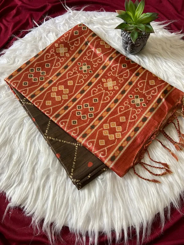 Soft_Tussar_Silk_sarees_with_Beautiful_Digital_Print_With_Attractive_Border_And_Contrast_Print_Blouse_With_Tassels
