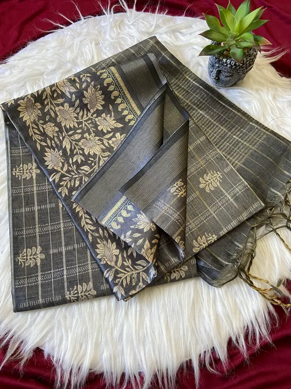 Soft_Semi_Tussar_Silk_sarees_with_Beautiful_Digital_Print_With_Attractive_Border_And_Contrast_Print_Blouse_With_Tassels