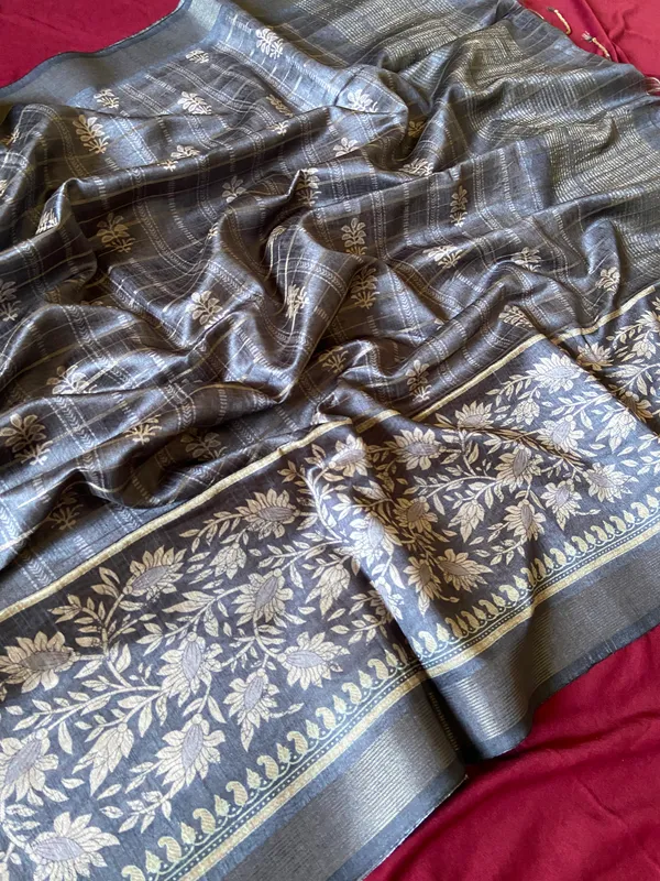 Soft_Semi_Tussar_Silk_sarees_with_Beautiful_Digital_Print_With_Attractive_Border_And_Contrast_Print_Blouse_With_Tassels