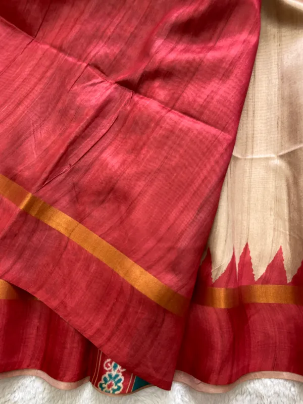 Soft_Tussar_Silk_sarees_with_Beautiful_Print_With_Attractive_Border_And_Contrast_Print_Blouse_With_Tassels