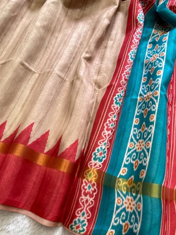 Soft_Tussar_Silk_sarees_with_Beautiful_Print_With_Attractive_Border_And_Contrast_Print_Blouse_With_Tassels