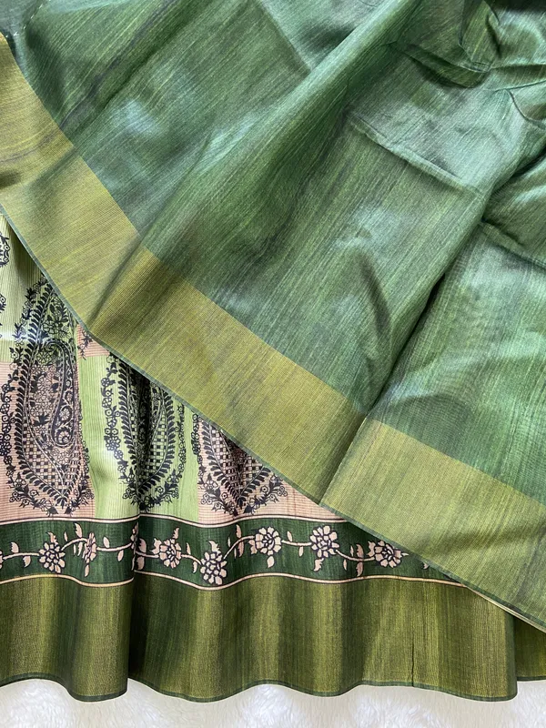 Falak_Green_–_Skyward_Navratri_Special_|_Soft_Tussar_Silk_Saree_with_Print,_Border_&_Contrast_Print_Blouse_with_Tassels