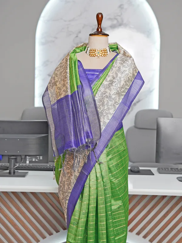 Soft_Semi_Tussar_Silk_sarees_with_Beautiful_Digital_Print_With_Attractive_Border_And_Contrast_Print_Blouse_With_Tassels