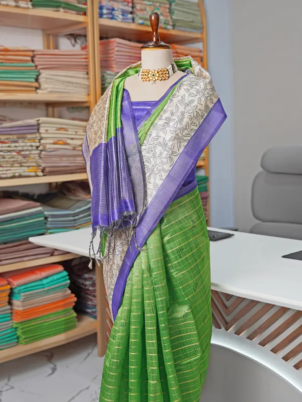 Soft_Semi_Tussar_Silk_sarees_with_Beautiful_Digital_Print_With_Attractive_Border_And_Contrast_Print_Blouse_With_Tassels