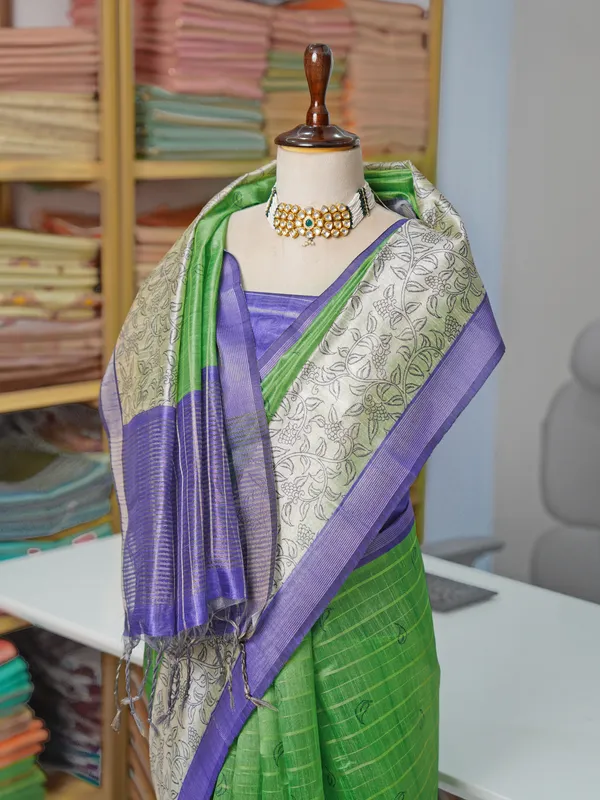 Soft_Semi_Tussar_Silk_sarees_with_Beautiful_Digital_Print_With_Attractive_Border_And_Contrast_Print_Blouse_With_Tassels