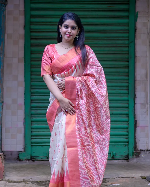 Soft_Tussar_Silk_sarees_with_Beautiful_Print_With_Attractive_Border_And_Contrast_Print_Blouse_With_Tassels