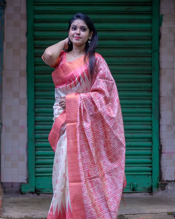 Soft_Tussar_Silk_sarees_with_Beautiful_Print_With_Attractive_Border_And_Contrast_Print_Blouse_With_Tassels