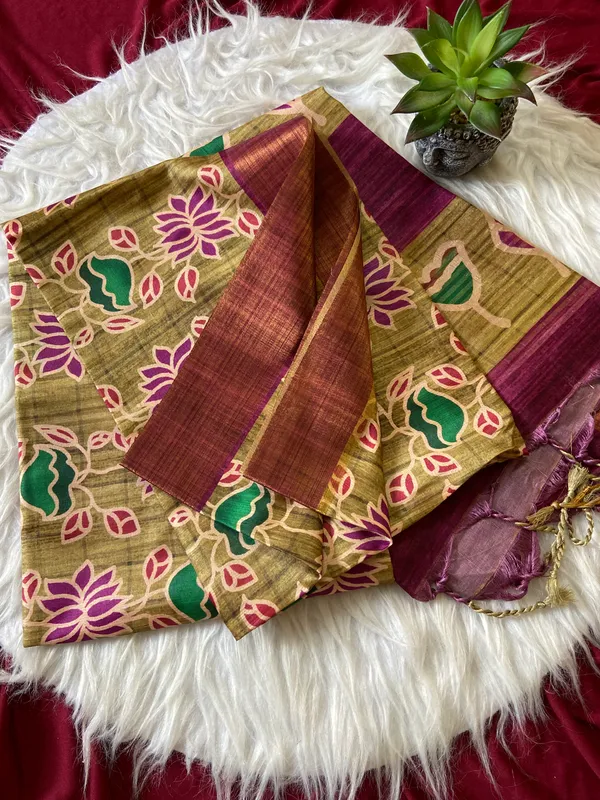 Soft_Tussar_Silk_sarees_with_Beautiful_Digital_Print_With_Attractive_Border_And_Contrast_Print_Blouse_With_Tassels