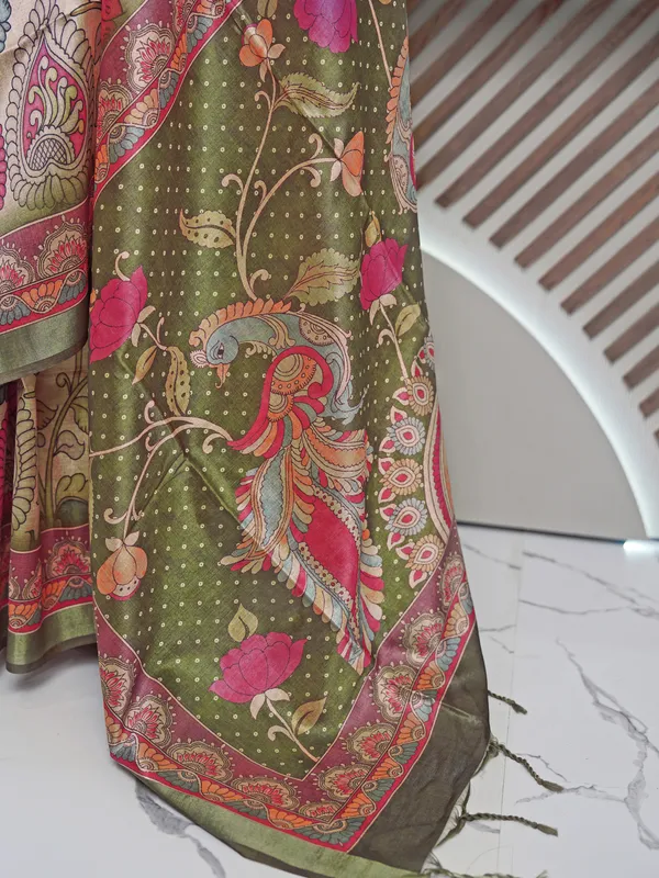 Soft_Tussar_Silk_sarees_with_Beautiful_Digital_Print_With_Attractive_Border_And_Contrast_Print_Blouse_With_Tassels