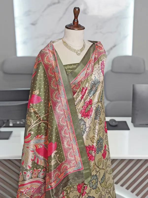 Soft_Tussar_Silk_sarees_with_Beautiful_Digital_Print_With_Attractive_Border_And_Contrast_Print_Blouse_With_Tassels