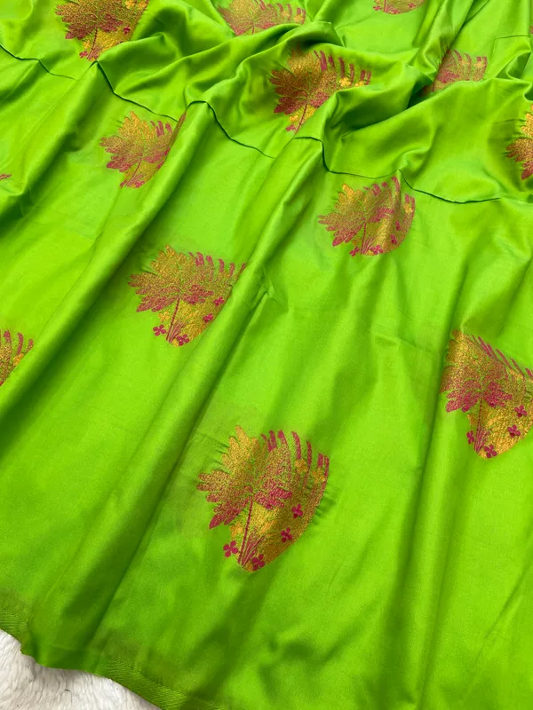 Kalyani_Parrot_Green_–_Auspicious_Wedding_Special_|_Premium_Soft_Silk_Saree_with_Weaving_Zari,_Two_Tone_Design_&_Weaving_Design_Blouse_with_Tassels