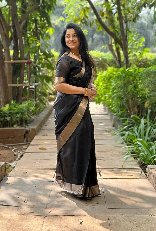 Soft_Tissue_cotton_Silk_sarees_with_Beautiful_Weaving_With_Attractive_Border_&_Rich_Pallu_With_Sequence_And_Running_Blouse_With_Tassels