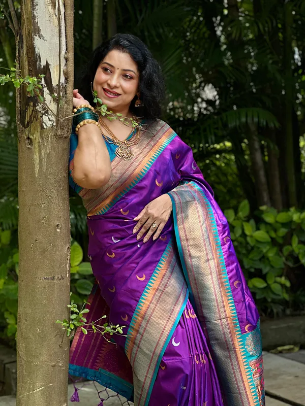 Rajeshri_Wine_–_Royal_Wedding_Special_|_Premium_Soft_Paithani_Silk_Saree_with_Weaving_Pattern,_Rich_Pallu_&_Border_&_Weaving_Blouse_with_Tassels