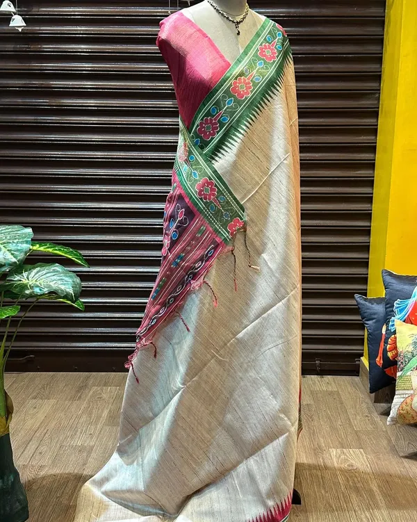 Aditi_Pink_–_Boundless_Navratri_Special_|_Soft_Tussar_Silk_Saree_with_Print,_Border_&_Contrast_Print_Blouse_with_Tassels