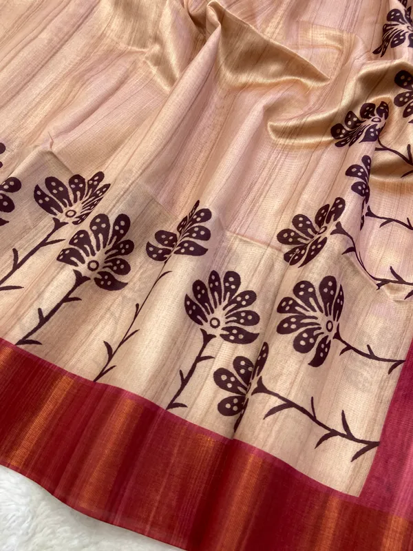 Ziana_Red_–_Diwali_Special_|_Soft_Tussar_Silk_Saree_with_Print,_Border_&_Contrast_Print_Blouse_with_Tassels