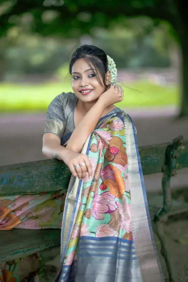 Vedanshi_Grey_–_Aesthetic_Edit_for_You_|_Premium_Tussar_Silk_Saree_with_Digital_Print,_Rich_Zari_Pallu_&_Zari_Weaving_Border_&_Contrast_Print_Blouse