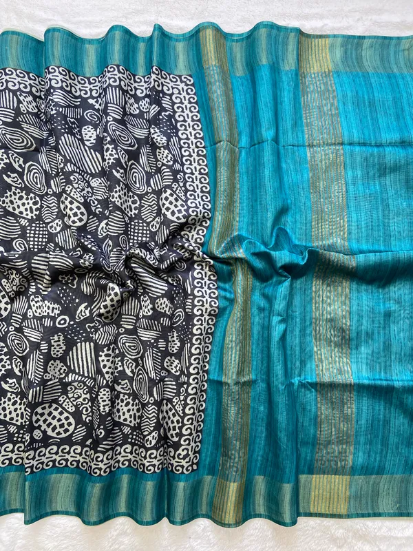 Deepali_Rama_Green_–_Row_of_Lamps_Diwali_Special_|_Soft_Tussar_Silk_Saree_with_Print,_Border_&_Contrast_Print_Blouse_with_Tassels
