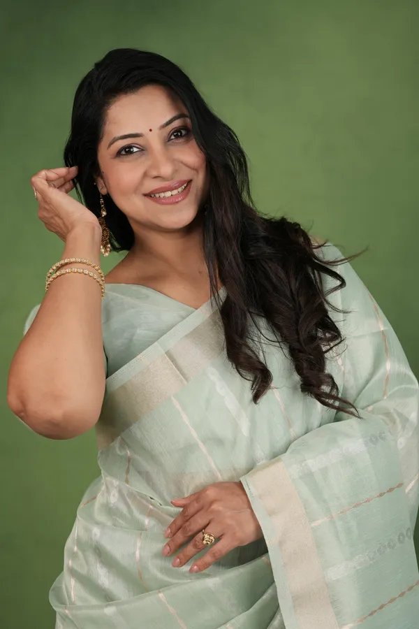 Soft_Linen_Cotton_Silk_sarees_with_Beautiful_Weaving__Zari_Butti_Design_With_Attractive_Border_&_Rich_Pallu__And_Running__Plain_Blouse_With_Tassels