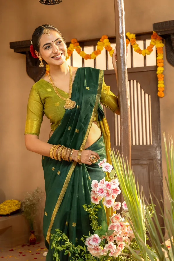 Jasleen_Mehendi_Green_–_Wedding_Special_|_Original_Maheswari_Cotton_Silk_Saree_with_Kanchipuram_Rich_Gold-Toned_Woven_Butti_Zari_Work,_Zari_Border
