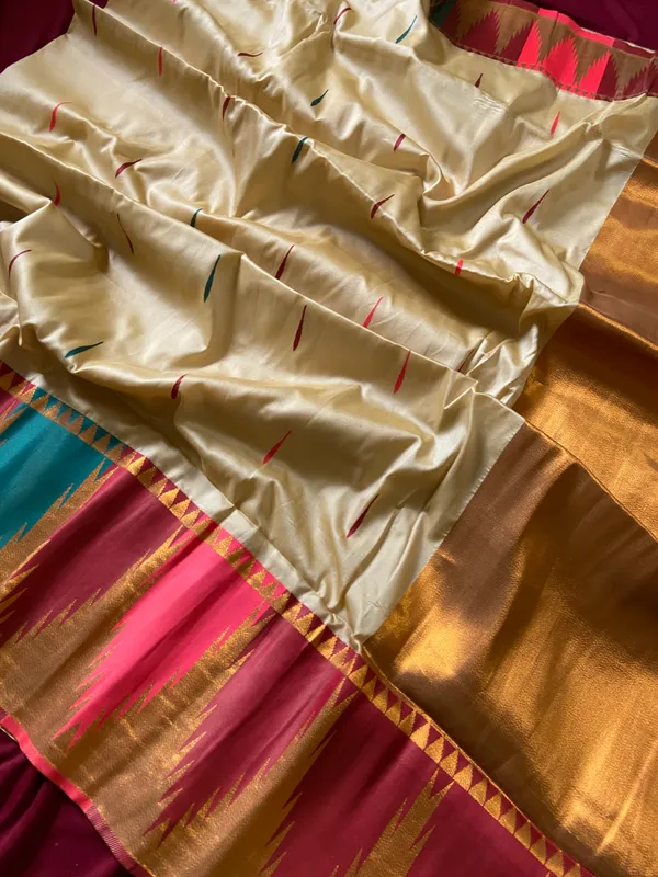 Aarushi_Maroon_–_First_Light_Wedding_Special_|_Premium_Soft_Paithani_Silk_Saree_with_Weaving_Pattern,_Rich_Pallu_&_Border_&_Weaving_Blouse