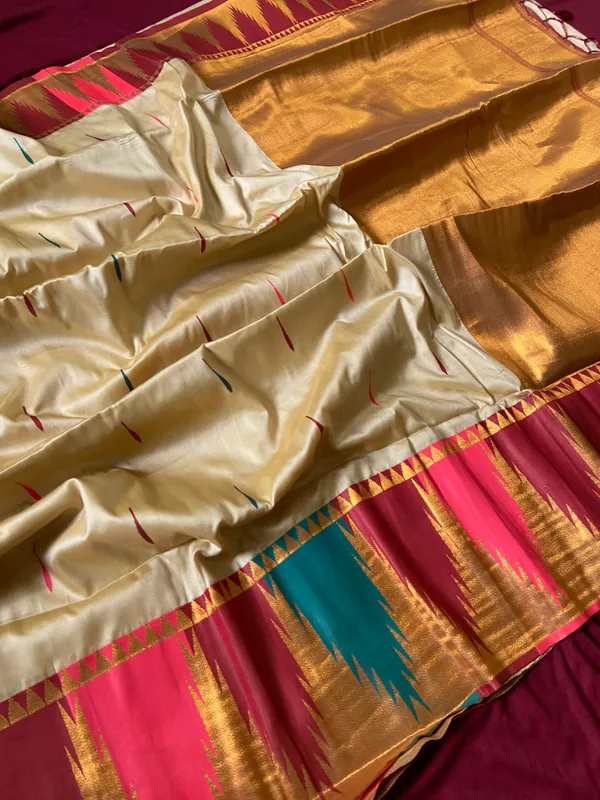 Aarushi_Maroon_–_First_Light_Wedding_Special_|_Premium_Soft_Paithani_Silk_Saree_with_Weaving_Pattern,_Rich_Pallu_&_Border_&_Weaving_Blouse