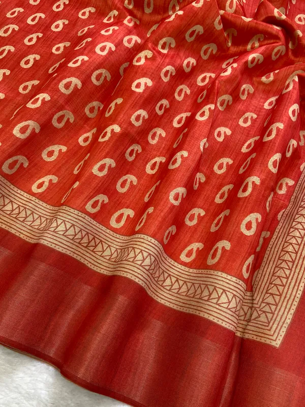 Soft_Tussar_Silk_sarees_with_Beautiful_Print_With_Attractive_Border_And_Contrast_Print_Blouse_With_Tassels