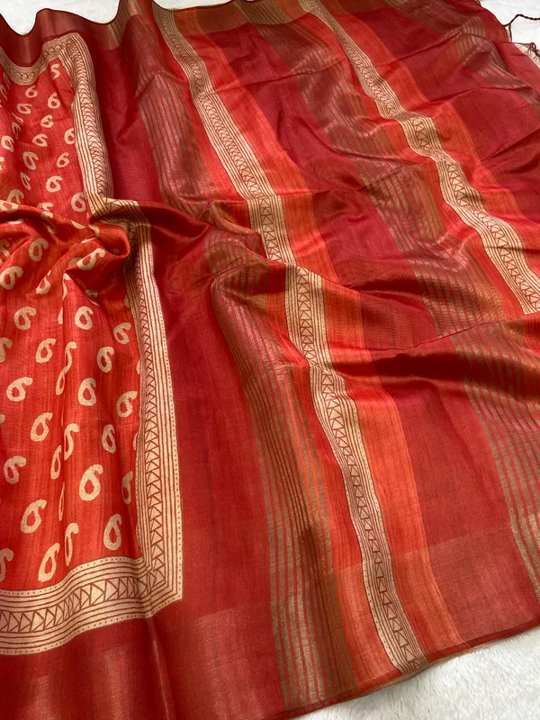 Soft_Tussar_Silk_sarees_with_Beautiful_Print_With_Attractive_Border_And_Contrast_Print_Blouse_With_Tassels