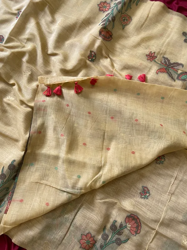 Amrusha_Cream_–_Floral_Pallu_Wedding_Special_|_Premium_Soft_Muga_Cotton_Saree_with_Colourful_Resham_Weaving_Flower_Design_Pallu