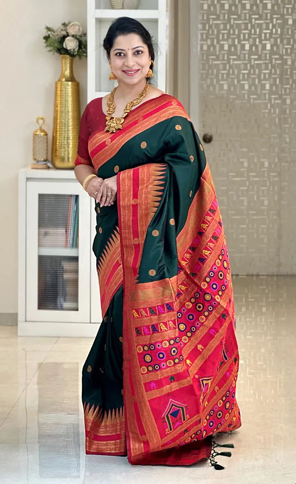 Damyanti_Green_–_Legendary_Wedding_Special_|_Premium_Soft_Paithani_Silk_Saree_with_Weaving_Pattern,_Rich_Pallu_&_Border_&_Weaving_Blouse_with_Tassels
