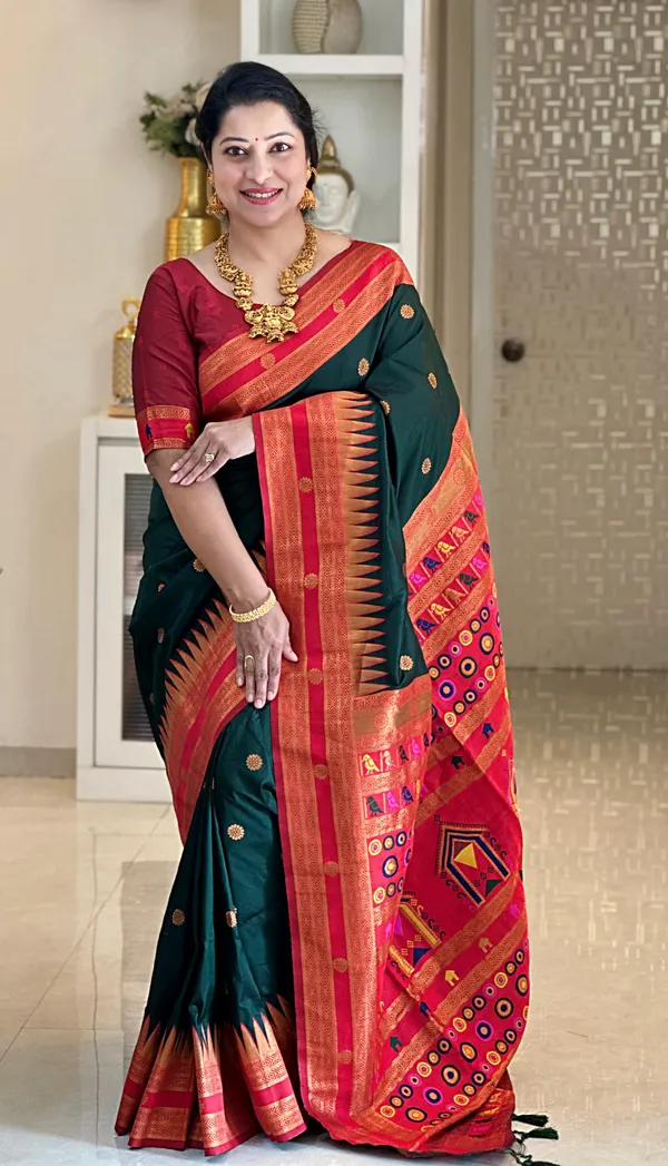 Damyanti_Green_–_Legendary_Wedding_Special_|_Premium_Soft_Paithani_Silk_Saree_with_Weaving_Pattern,_Rich_Pallu_&_Border_&_Weaving_Blouse_with_Tassels