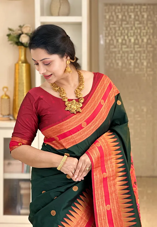 Damyanti_Green_–_Legendary_Wedding_Special_|_Premium_Soft_Paithani_Silk_Saree_with_Weaving_Pattern,_Rich_Pallu_&_Border_&_Weaving_Blouse_with_Tassels