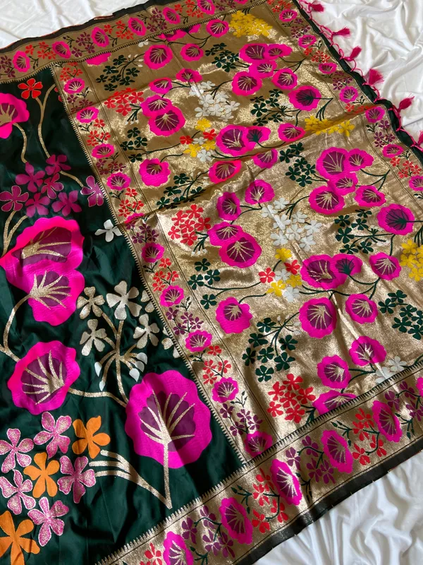 Premium_Soft_Silk_sarees_with_Beautiful_Pallu_Weaving_Zari_With_Attractive_Flower_Design_And_Weaving_Design_Blouse_With_Tassels