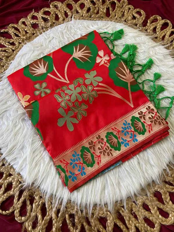 Premium_Soft_Silk_sarees_with_Beautiful_Pallu_Weaving_Zari_With_Attractive_Flower_Design_And_Weaving_Design_Blouse_With_Tassels
