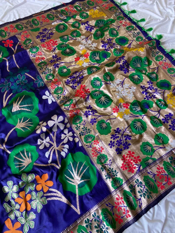 Premium_Soft_Silk_sarees_with_Beautiful_Pallu_Weaving_Zari_With_Attractive_Flower_Design_And_Weaving_Design_Blouse_With_Tassels