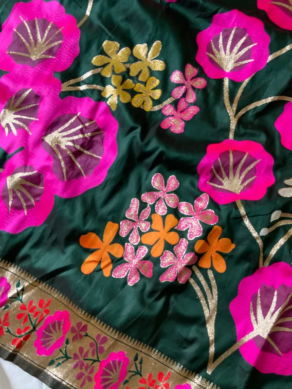 Premium_Soft_Silk_sarees_with_Beautiful_Pallu_Weaving_Zari_With_Attractive_Flower_Design_And_Weaving_Design_Blouse_With_Tassels