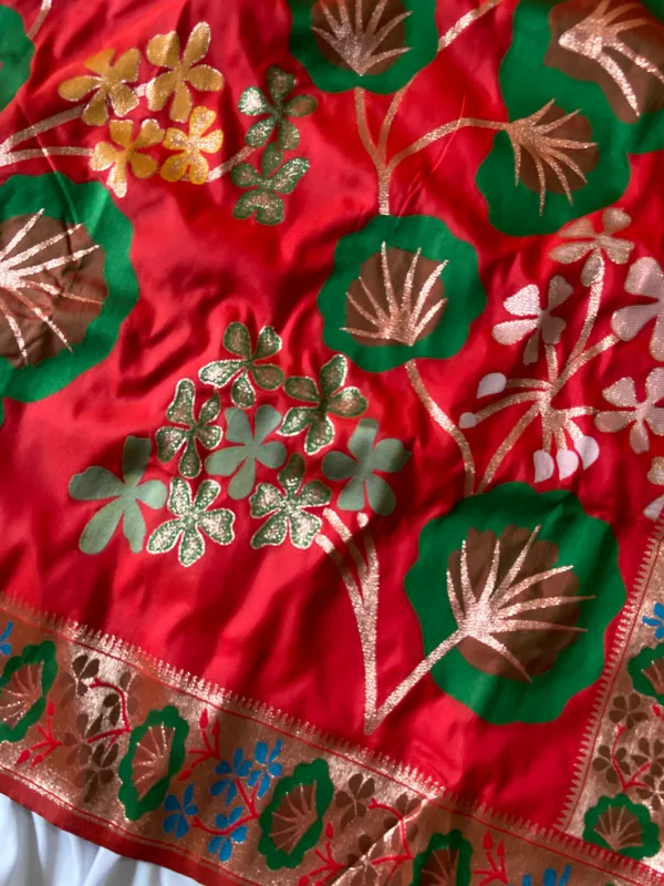 Premium_Soft_Silk_sarees_with_Beautiful_Pallu_Weaving_Zari_With_Attractive_Flower_Design_And_Weaving_Design_Blouse_With_Tassels