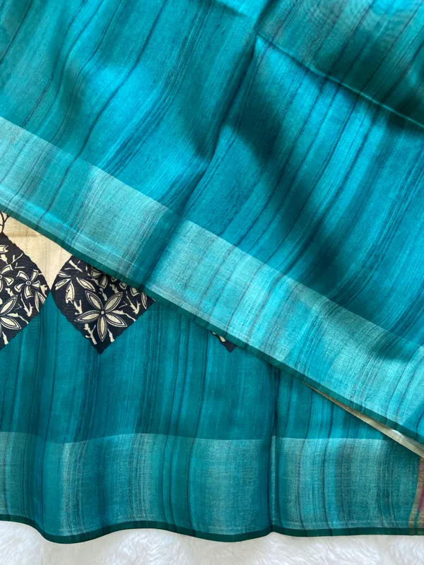 Tanya_Pink_&_Rama_Green_–_Festive_Season_Special_|_Soft_Tussar_Silk_Saree_with_Print,_Border_&_Contrast_Print_Blouse_with_Tassels