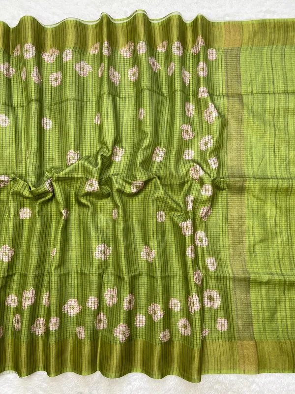 Geetika_Green_–_Melodic_Aesthetic_Edit_for_You_|_Soft_Tussar_Silk_Saree_with_Digital_Print,_Checks_Design_Saree_&_Digital_Print_Blouse_with_Tassels