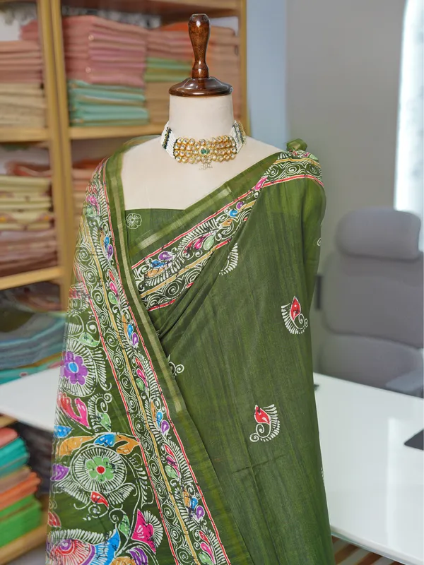 Soft_Tussar_Silk_sarees_with_Beautiful_Digital_Print_With_Attractive_Border_And_Contrast_Print_Blouse_With_Tassels