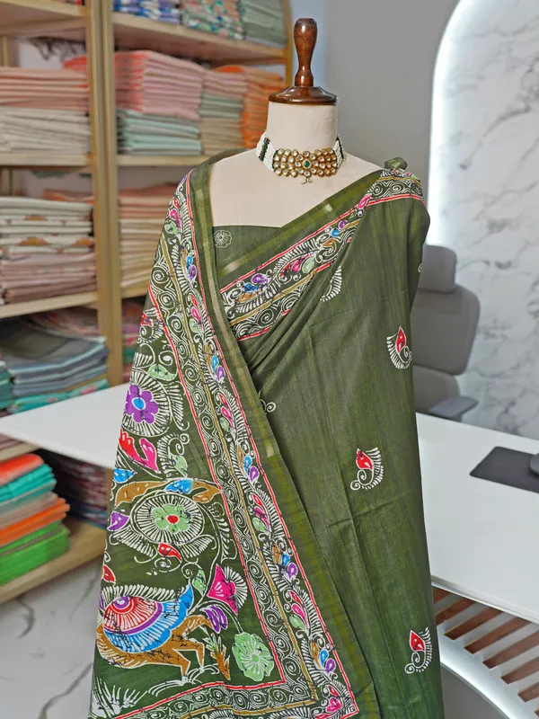 Soft_Tussar_Silk_sarees_with_Beautiful_Digital_Print_With_Attractive_Border_And_Contrast_Print_Blouse_With_Tassels