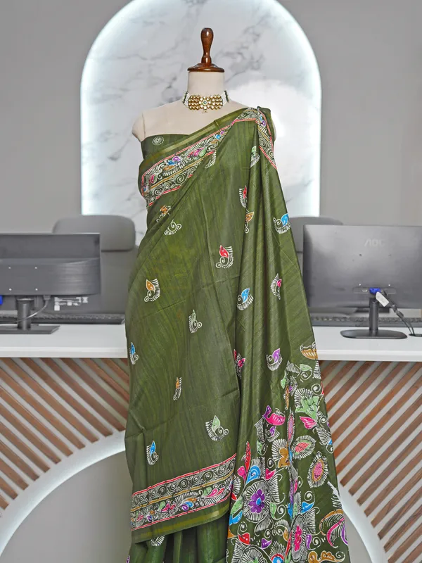 Soft_Tussar_Silk_sarees_with_Beautiful_Digital_Print_With_Attractive_Border_And_Contrast_Print_Blouse_With_Tassels